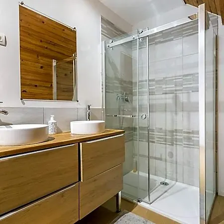 Big House 12 P- 4rooms 2bathrooms- Near Lille 3* Roubaix